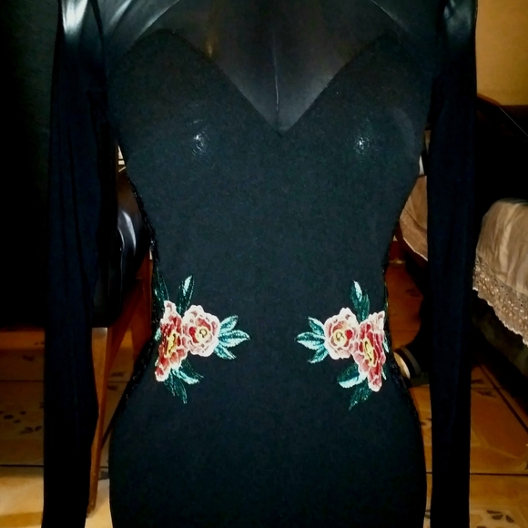 Dress - Picture 6 of 8